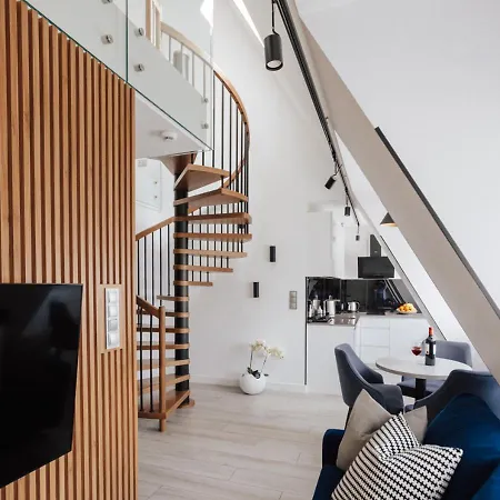 Aparthotel Odrzanska Old Town 4*